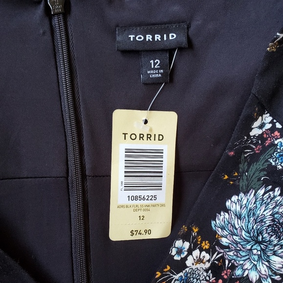 Torrid - Floral v-neck Dress - Picture 4 of 7